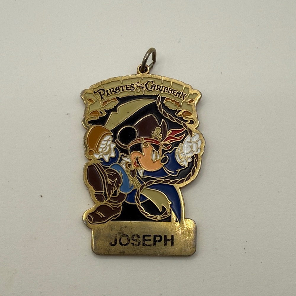 Vintage Disneyland Pirates Of Caribbean Joseph Pendant Keychain Mickey Mouse - Picture 2 of 7